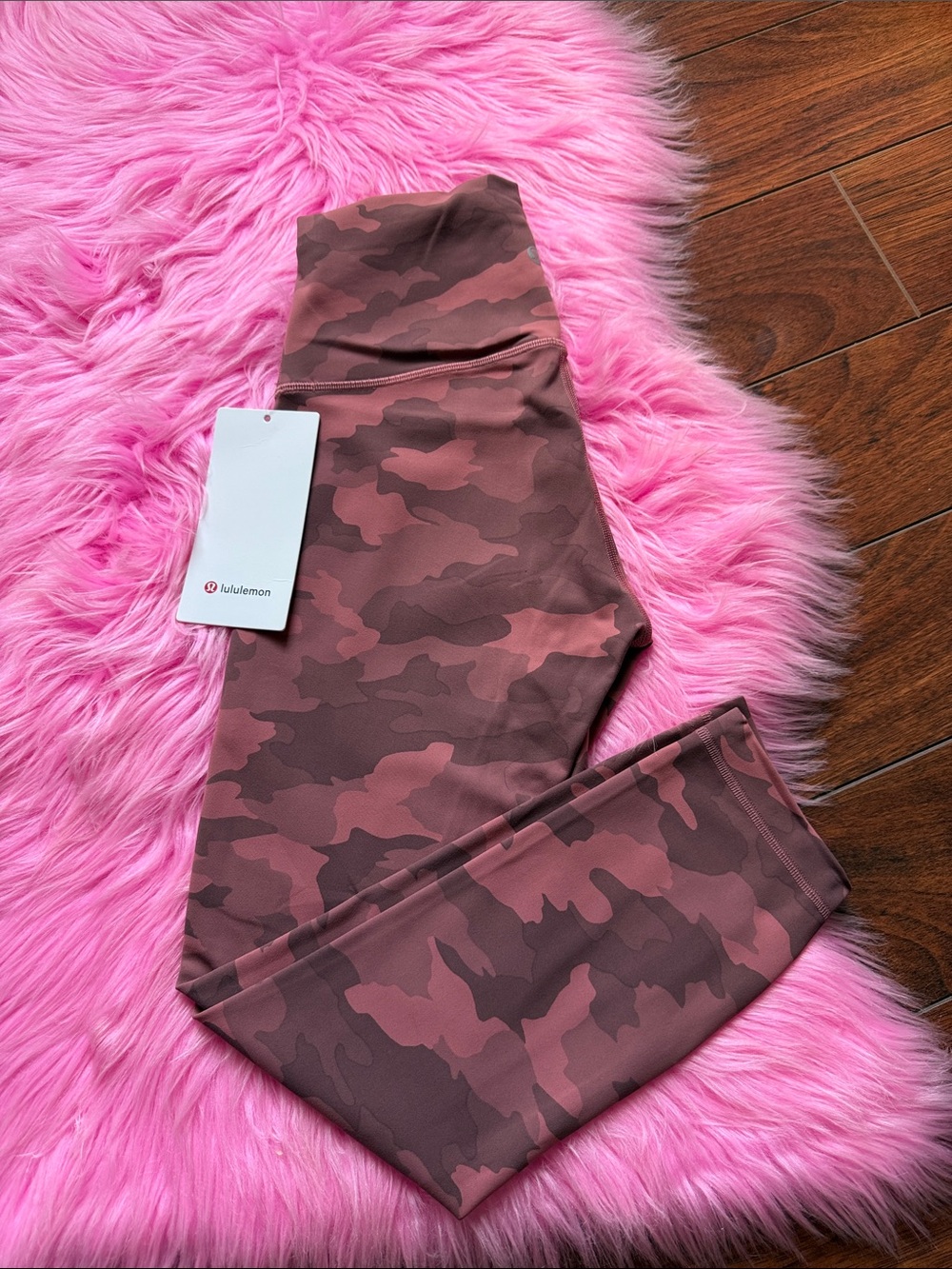 Lululemon
Size 4 Wunder train crop 23” heritage 360 camo brier rose NWT